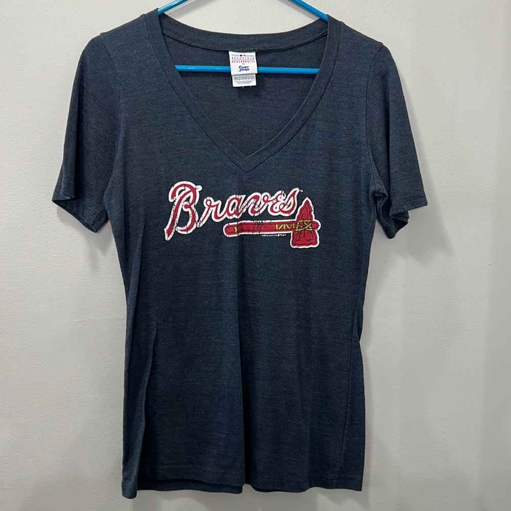 Women’s v neck Atlanta Braves t shirt. Size L. Excellent condition!